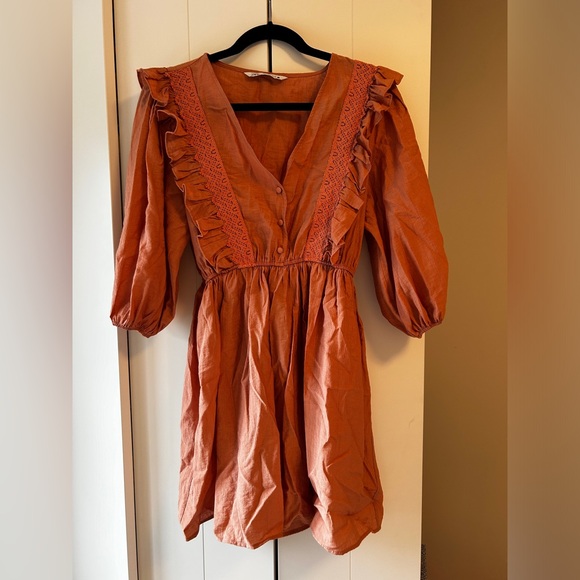 Hibiscus dress with ruffle and embroidery design - Picture 3 of 4